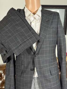 Tom Ford 2pc Charcoal Prince of Wales Peak Lapel Suit 44C 36S US 31x32 trousers